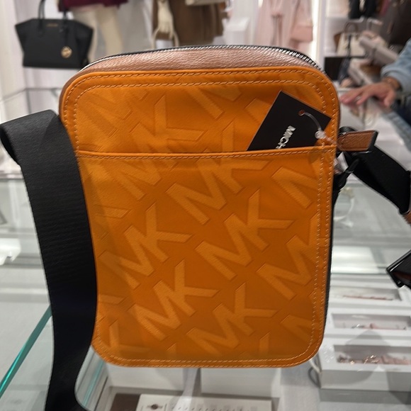 Michael Kors Kent Flight Bag Crossbody Honey Comb - Picture 7 of 16